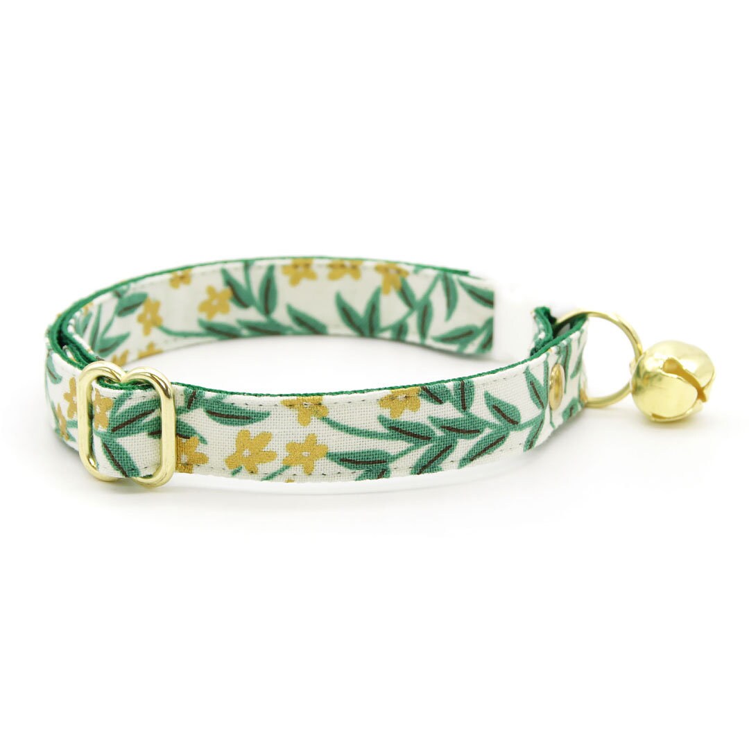 Chiarezza Leaf Bracelet - Simple, delicate, bracelet with a single green  leaf
